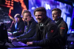 EDG无畏契约全球冠军赛首战告负，战术执行与经济管理问题凸显，NRG强势取胜